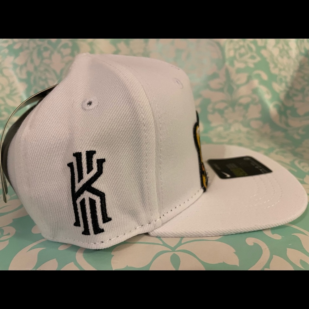 Nike kryie Irving toddlers SnapBack sz 2-4 T - Picture 4 of 8